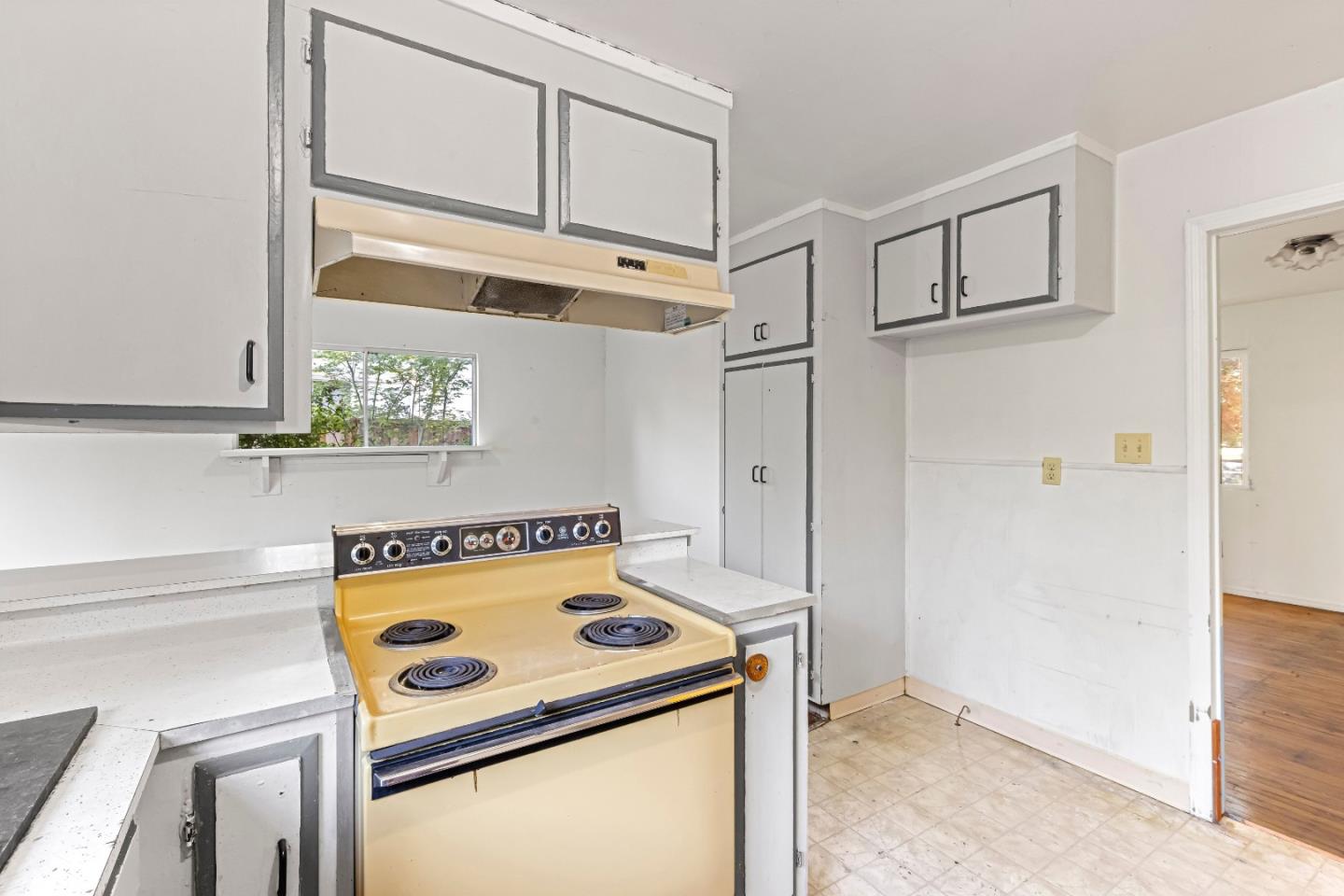 Detail Gallery Image 17 of 45 For 2178 Ashwood Ln, San Jose,  CA 95132 - 5 Beds | 2/1 Baths