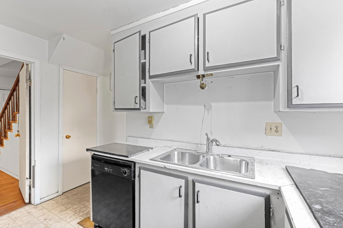 Detail Gallery Image 18 of 45 For 2178 Ashwood Ln, San Jose,  CA 95132 - 5 Beds | 2/1 Baths