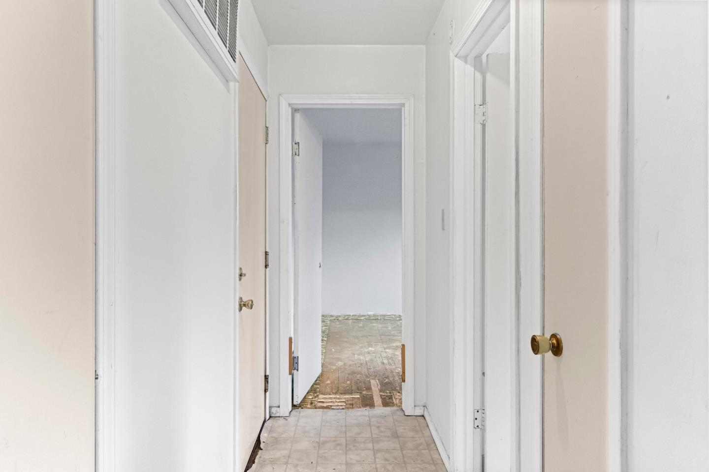 Detail Gallery Image 19 of 45 For 2178 Ashwood Ln, San Jose,  CA 95132 - 5 Beds | 2/1 Baths