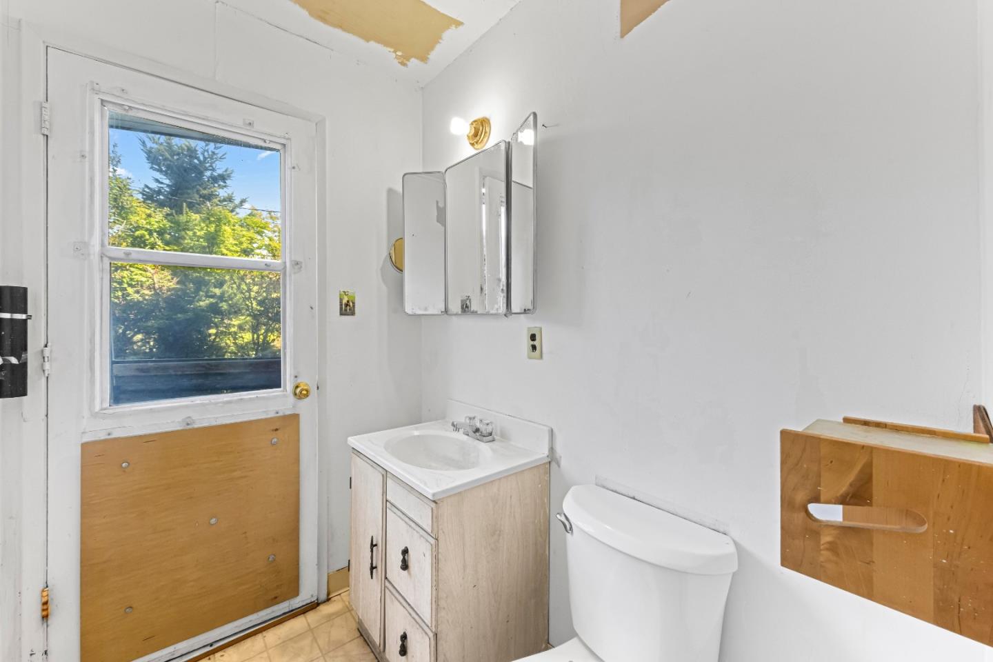 Detail Gallery Image 20 of 45 For 2178 Ashwood Ln, San Jose,  CA 95132 - 5 Beds | 2/1 Baths