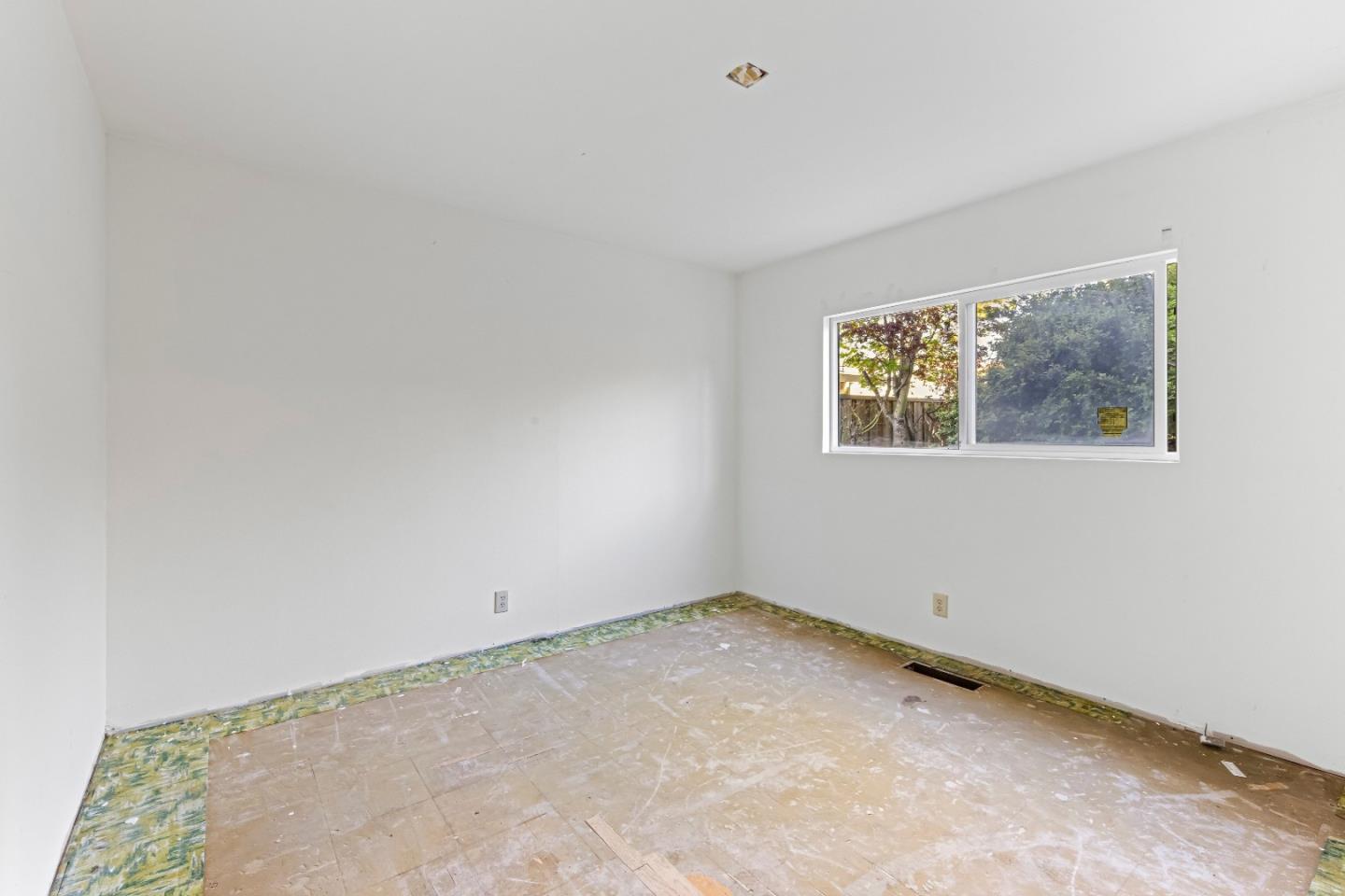 Detail Gallery Image 21 of 45 For 2178 Ashwood Ln, San Jose,  CA 95132 - 5 Beds | 2/1 Baths