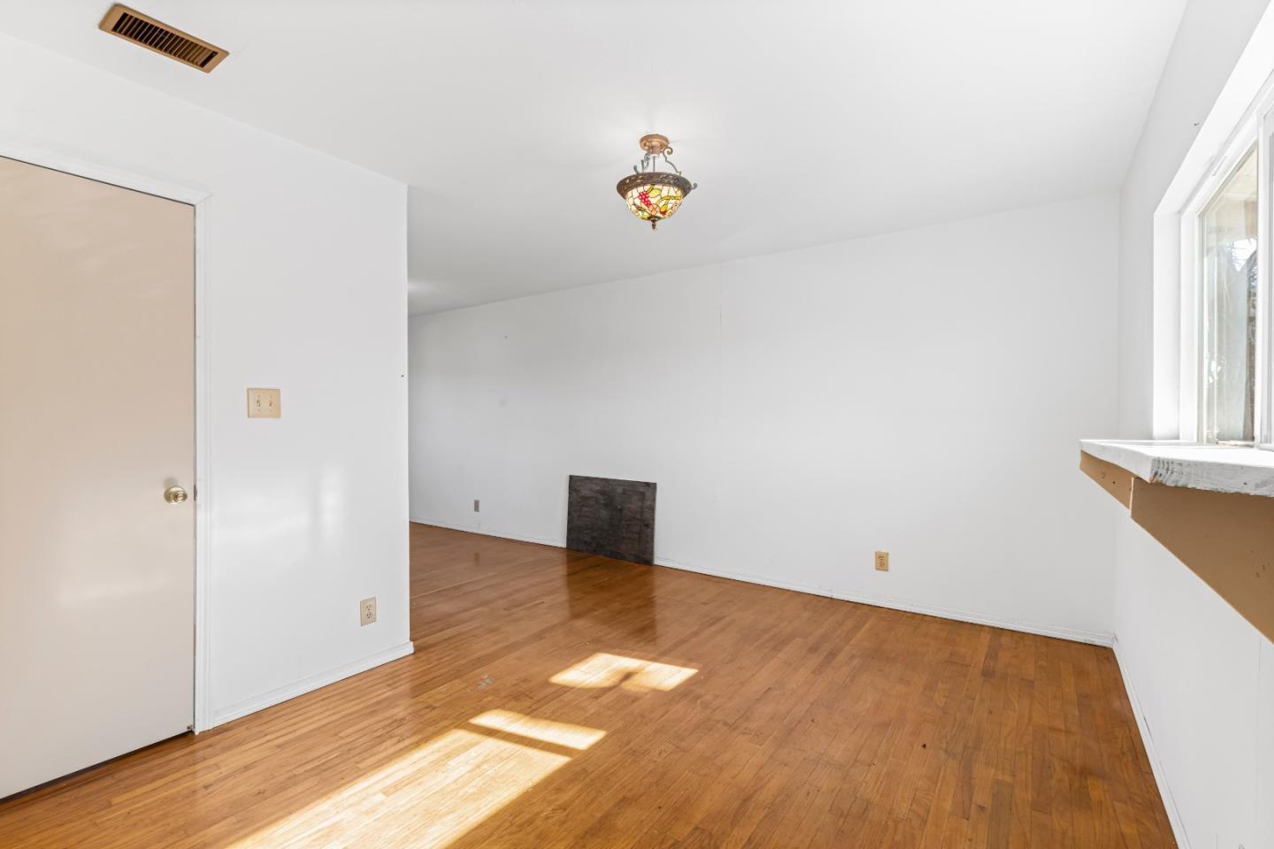 Detail Gallery Image 28 of 45 For 2178 Ashwood Ln, San Jose,  CA 95132 - 5 Beds | 2/1 Baths