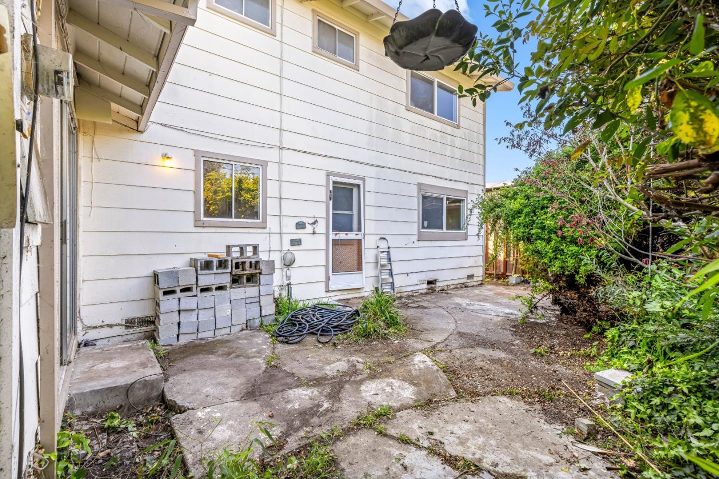 Detail Gallery Image 37 of 45 For 2178 Ashwood Ln, San Jose,  CA 95132 - 5 Beds | 2/1 Baths