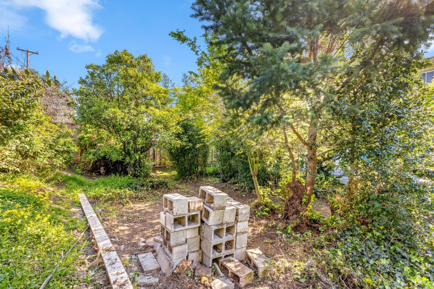 Detail Gallery Image 39 of 45 For 2178 Ashwood Ln, San Jose,  CA 95132 - 5 Beds | 2/1 Baths