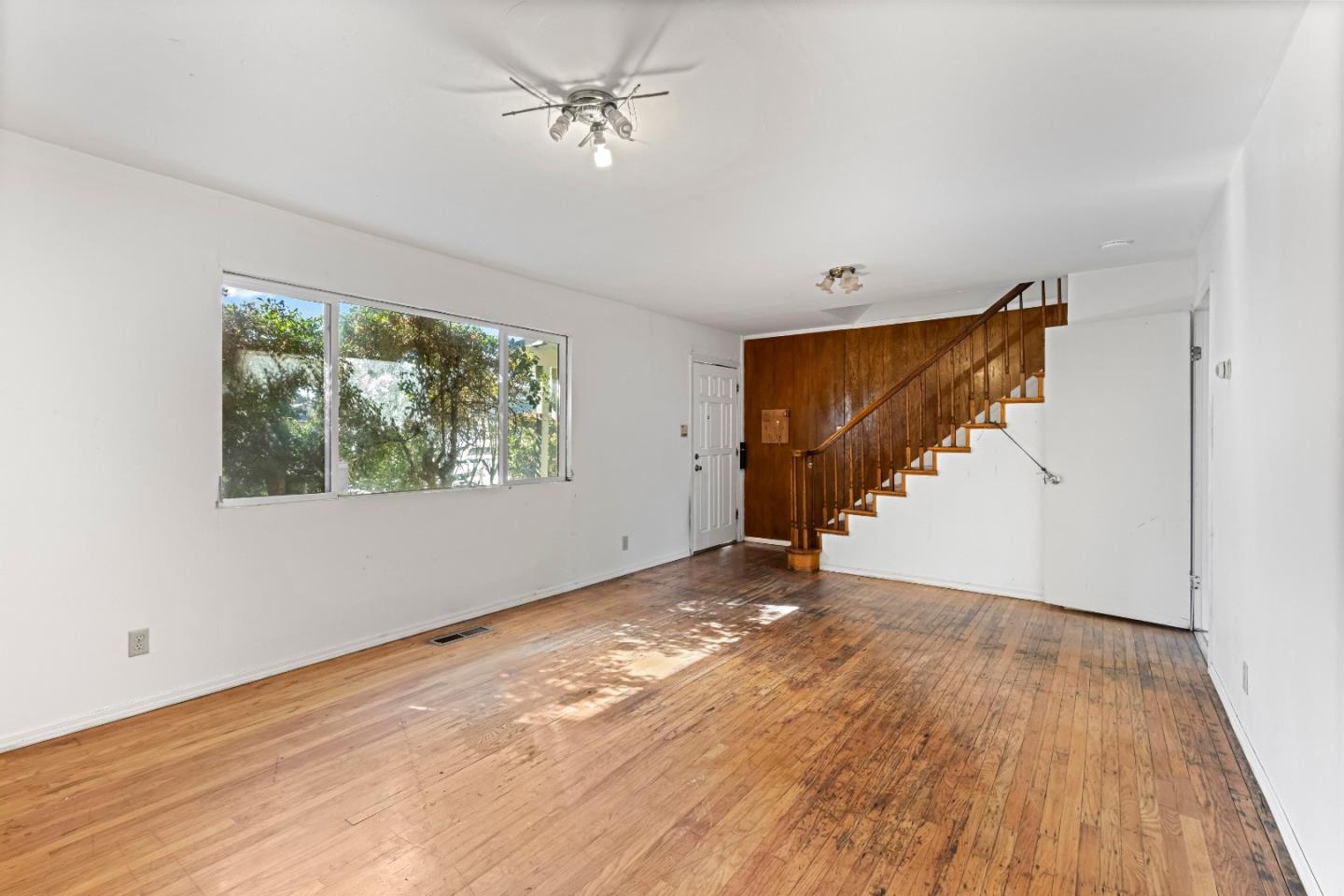 Detail Gallery Image 6 of 45 For 2178 Ashwood Ln, San Jose,  CA 95132 - 5 Beds | 2/1 Baths