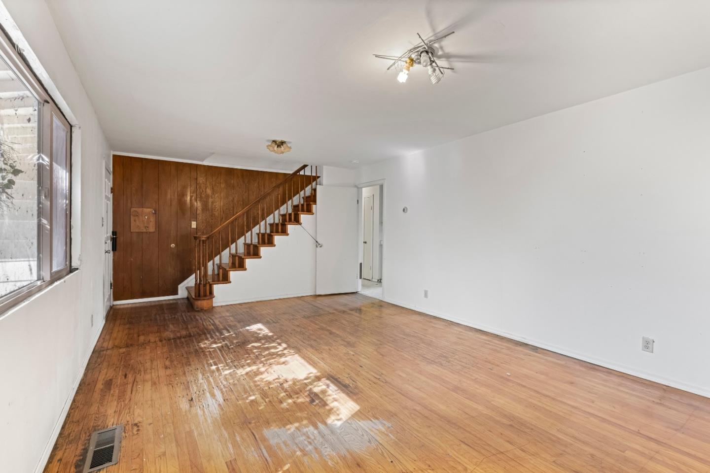 Detail Gallery Image 7 of 45 For 2178 Ashwood Ln, San Jose,  CA 95132 - 5 Beds | 2/1 Baths