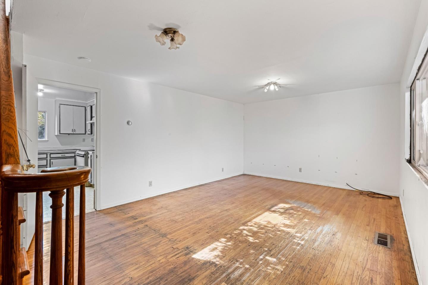 Detail Gallery Image 8 of 45 For 2178 Ashwood Ln, San Jose,  CA 95132 - 5 Beds | 2/1 Baths