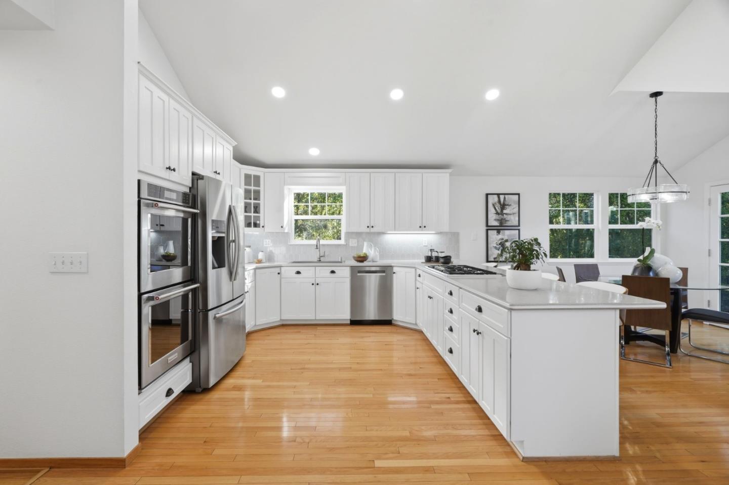 Detail Gallery Image 10 of 52 For 750 Los Robles Ave, Palo Alto,  CA 94306 - 3 Beds | 2 Baths