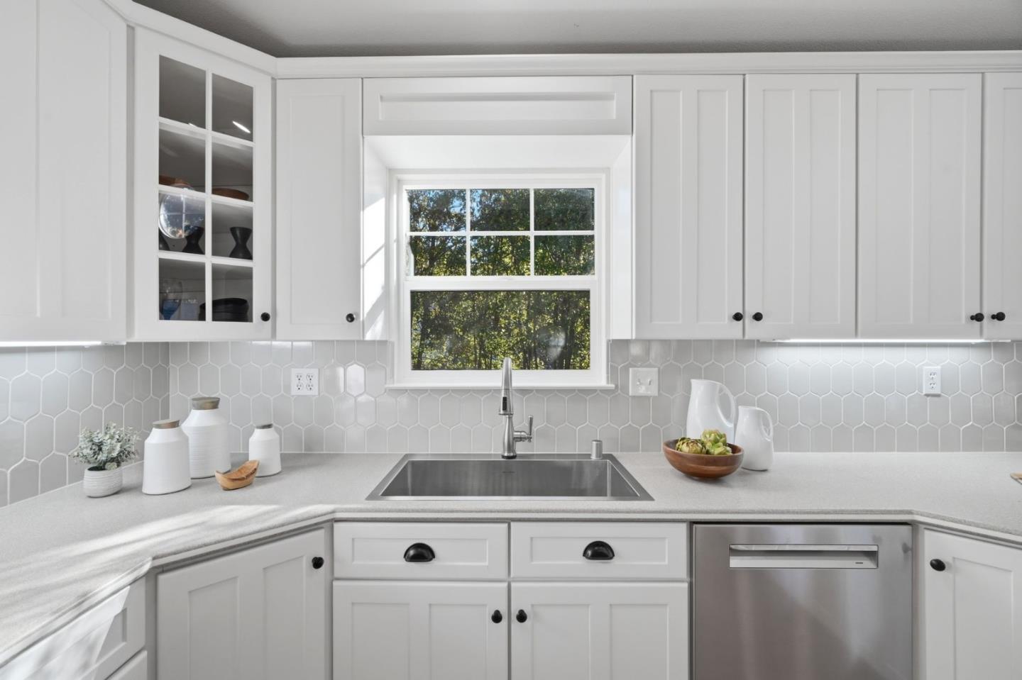 Detail Gallery Image 11 of 52 For 750 Los Robles Ave, Palo Alto,  CA 94306 - 3 Beds | 2 Baths