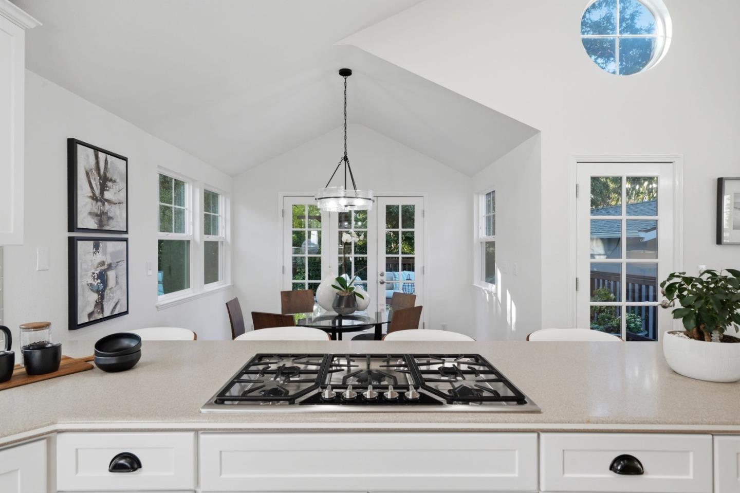 Detail Gallery Image 12 of 52 For 750 Los Robles Ave, Palo Alto,  CA 94306 - 3 Beds | 2 Baths