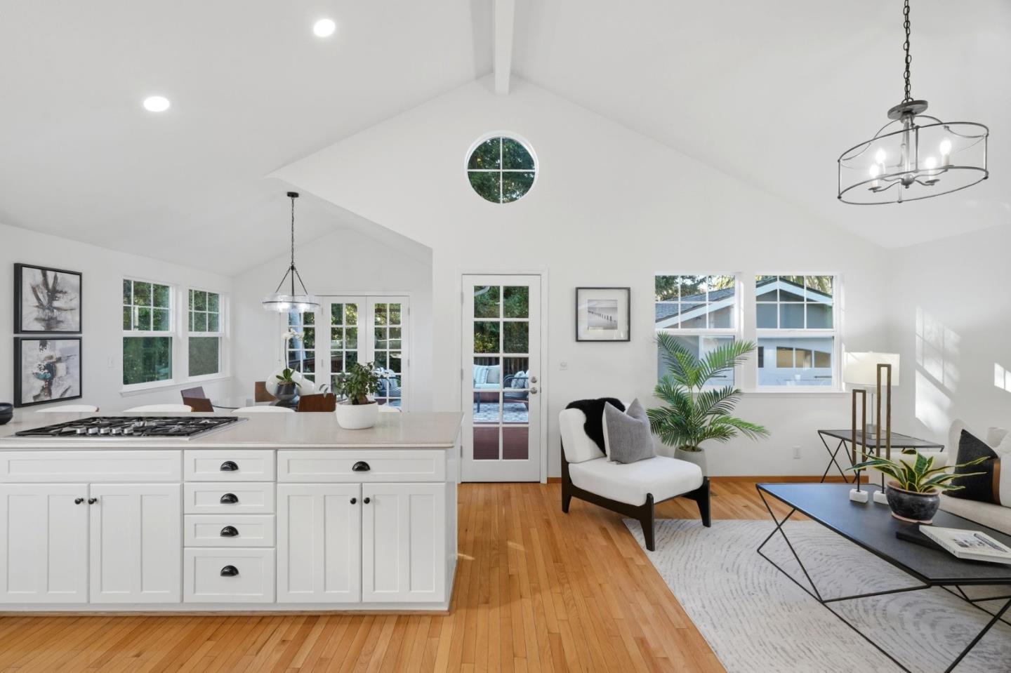 Detail Gallery Image 13 of 52 For 750 Los Robles Ave, Palo Alto,  CA 94306 - 3 Beds | 2 Baths