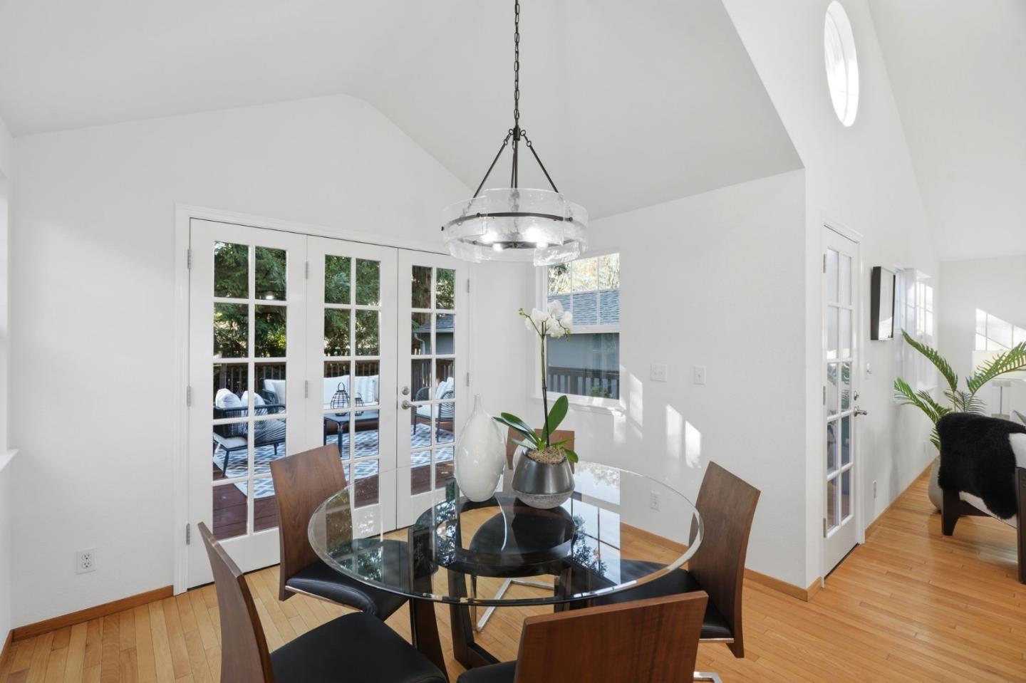 Detail Gallery Image 18 of 52 For 750 Los Robles Ave, Palo Alto,  CA 94306 - 3 Beds | 2 Baths
