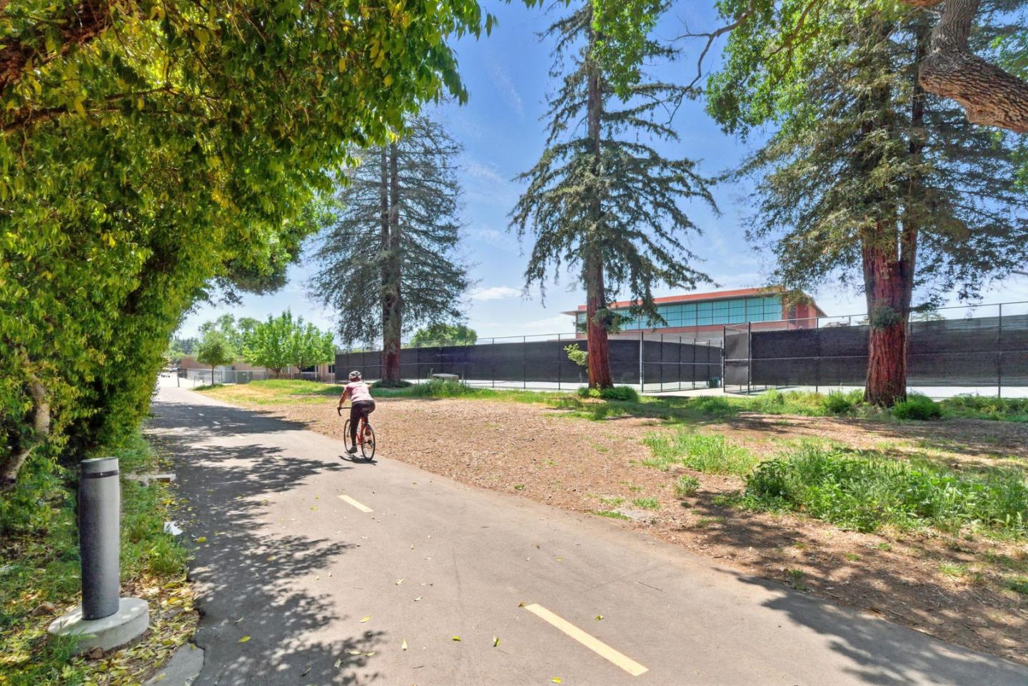 Detail Gallery Image 47 of 52 For 750 Los Robles Ave, Palo Alto,  CA 94306 - 3 Beds | 2 Baths