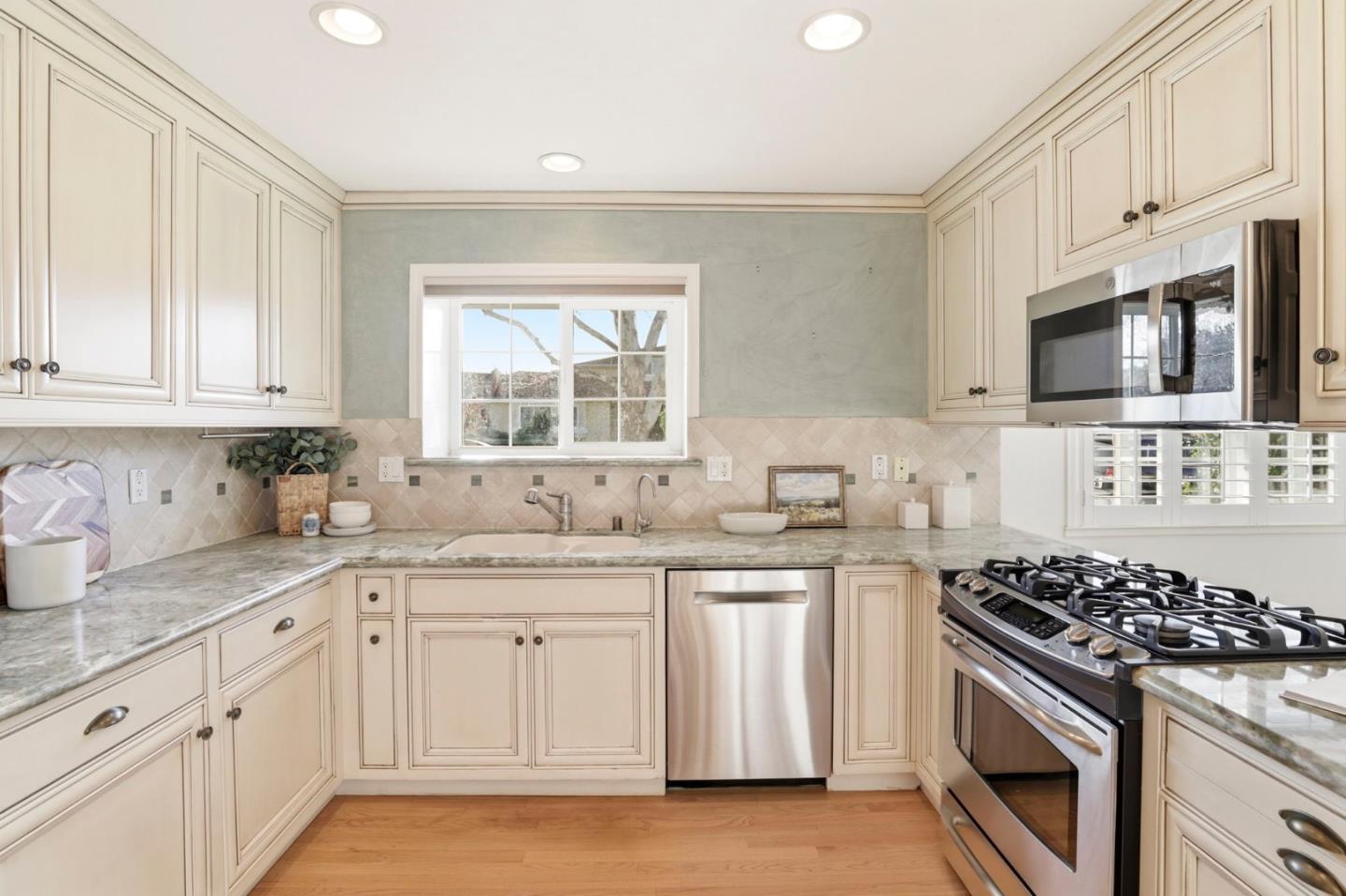 Detail Gallery Image 14 of 44 For 1375 Colleen Way, Campbell,  CA 95008 - 4 Beds | 2 Baths