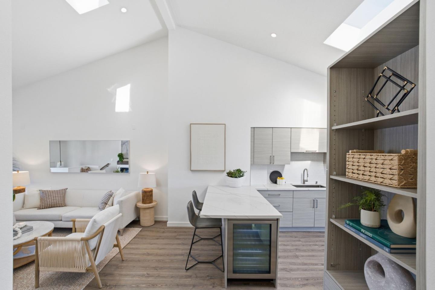 Detail Gallery Image 2 of 29 For 685 High St 5a,  Palo Alto,  CA 94301 - 2 Beds | 2/1 Baths