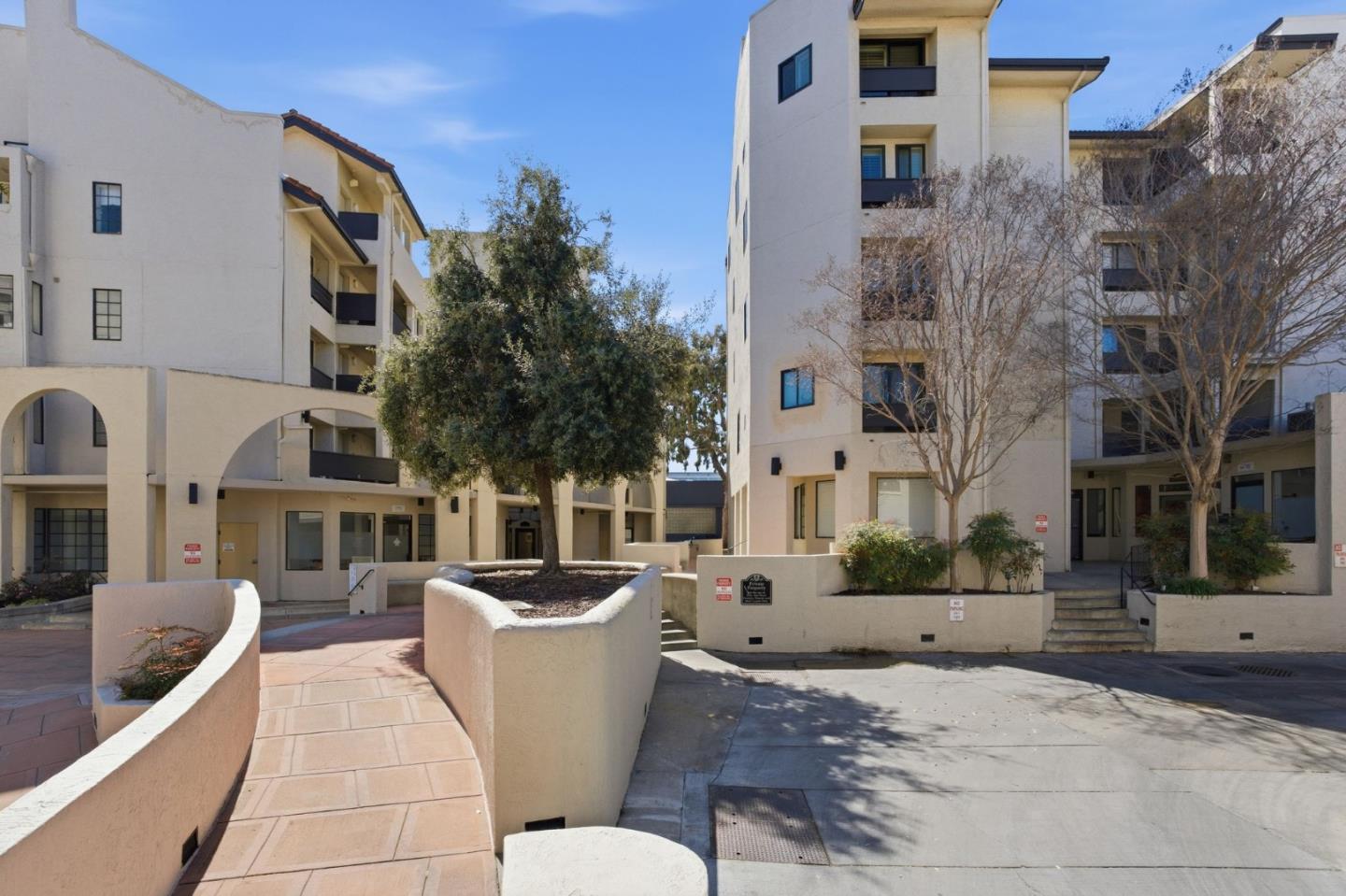 Detail Gallery Image 23 of 29 For 685 High St 5a,  Palo Alto,  CA 94301 - 2 Beds | 2/1 Baths