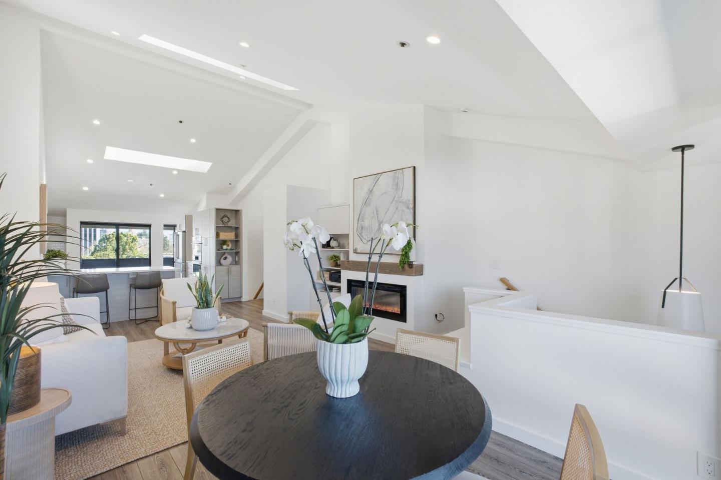 Detail Gallery Image 7 of 29 For 685 High St 5a,  Palo Alto,  CA 94301 - 2 Beds | 2/1 Baths