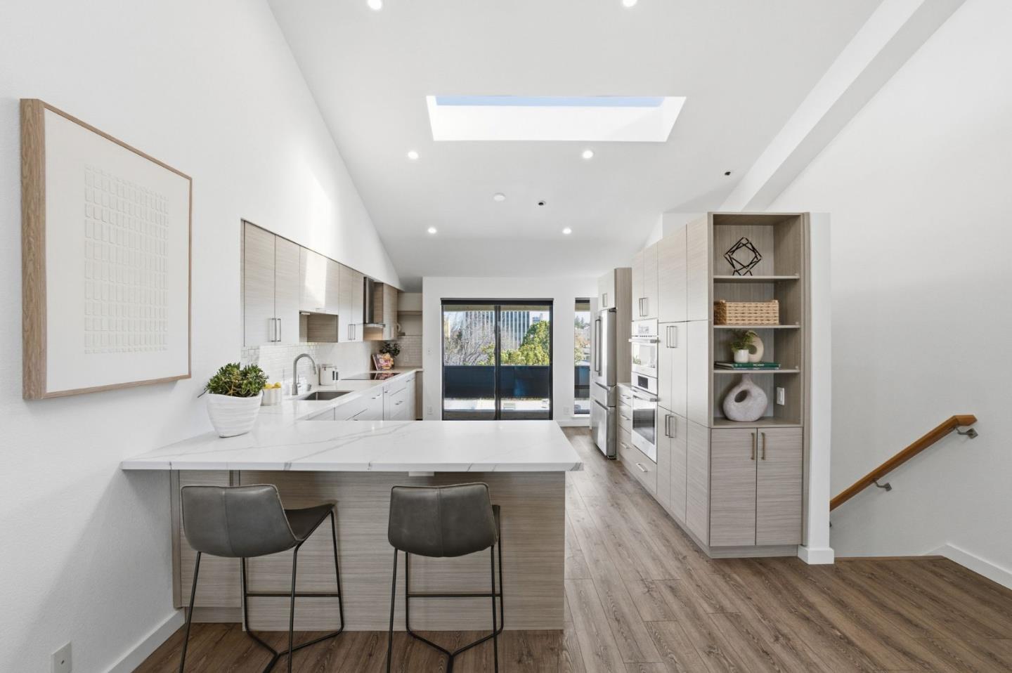 Detail Gallery Image 8 of 29 For 685 High St 5a,  Palo Alto,  CA 94301 - 2 Beds | 2/1 Baths