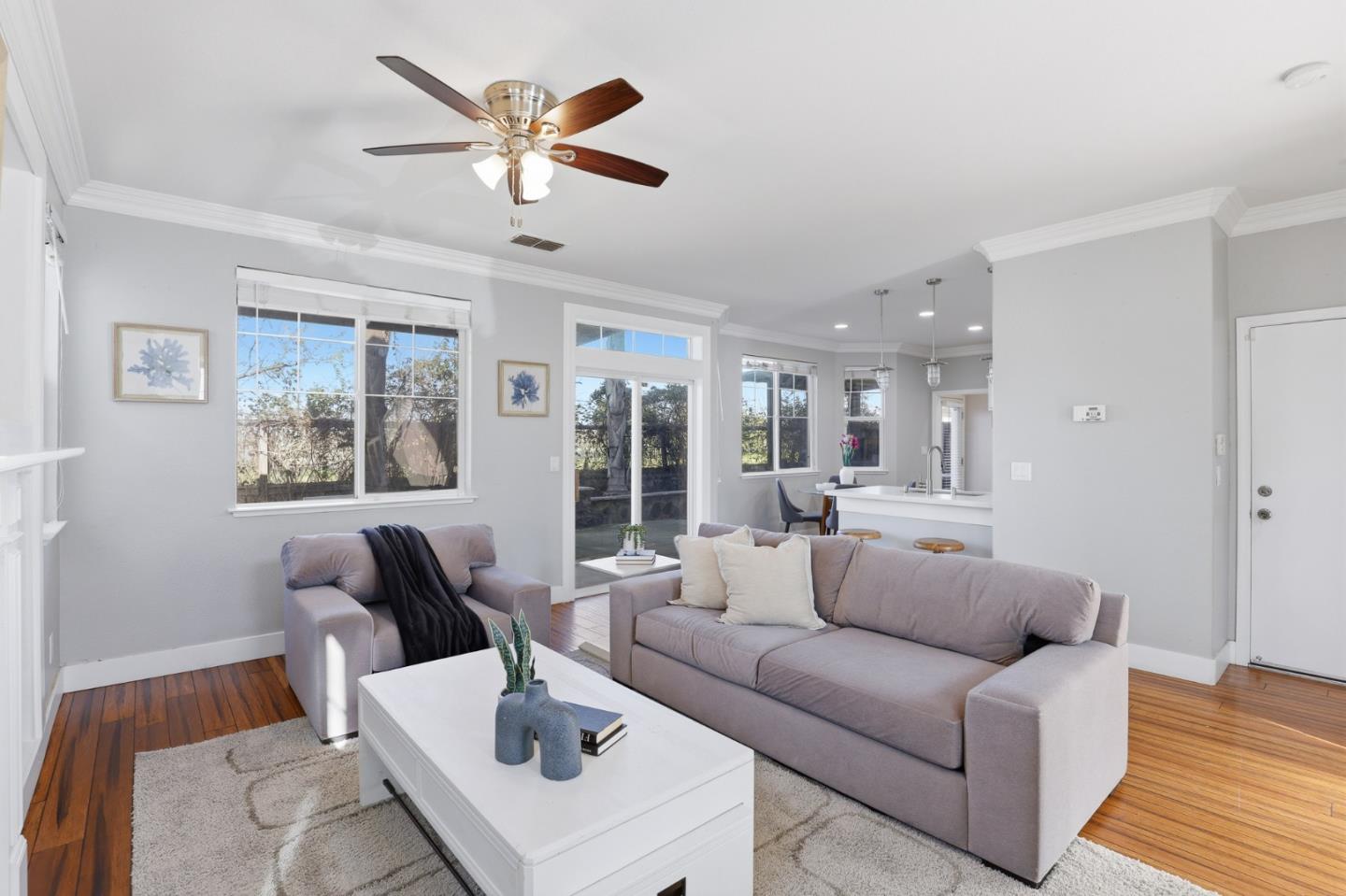 Detail Gallery Image 12 of 43 For 609 Rockspray Cir, Pittsburg,  CA 94565 - 4 Beds | 2/1 Baths