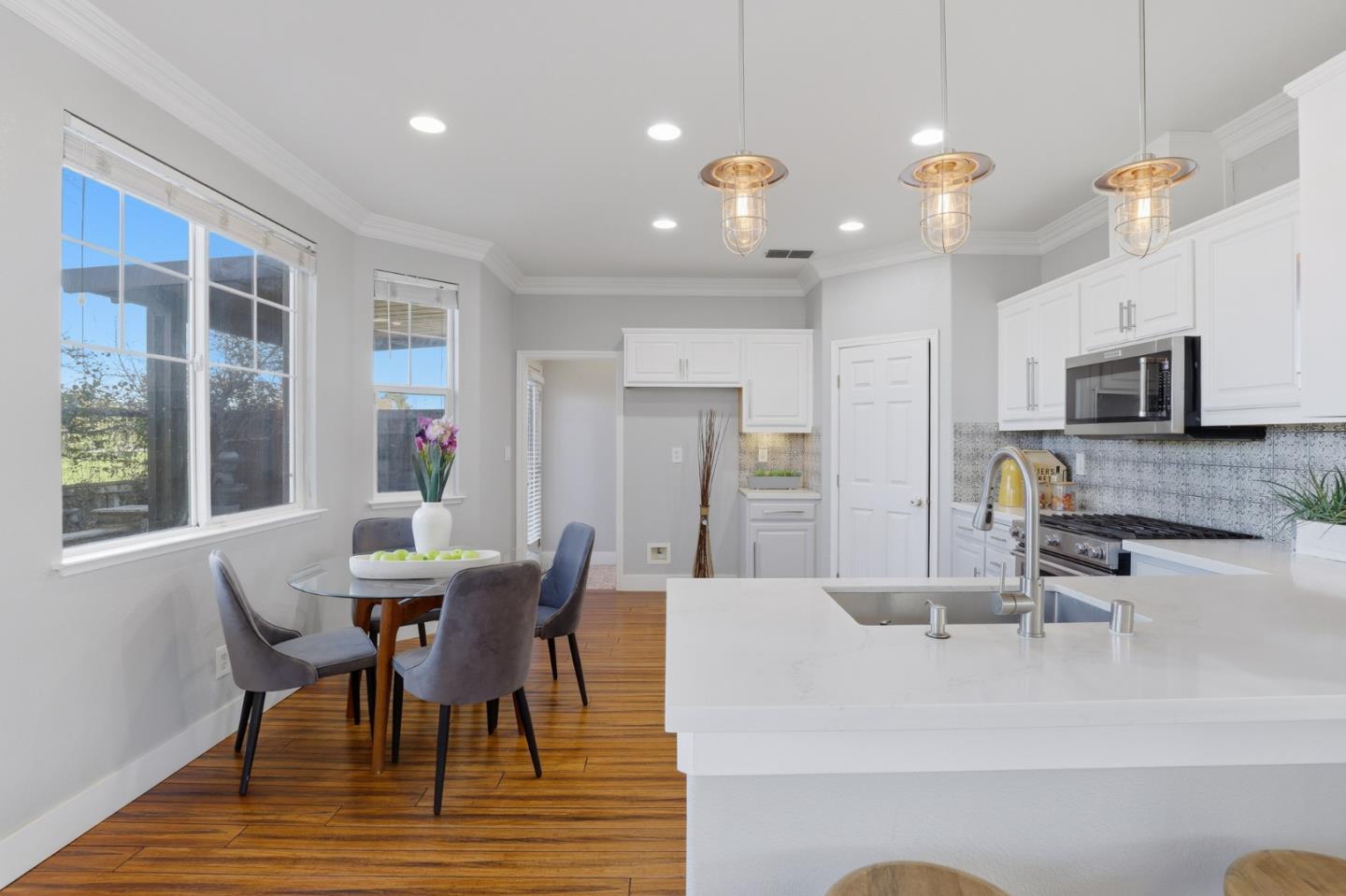 Detail Gallery Image 14 of 43 For 609 Rockspray Cir, Pittsburg,  CA 94565 - 4 Beds | 2/1 Baths