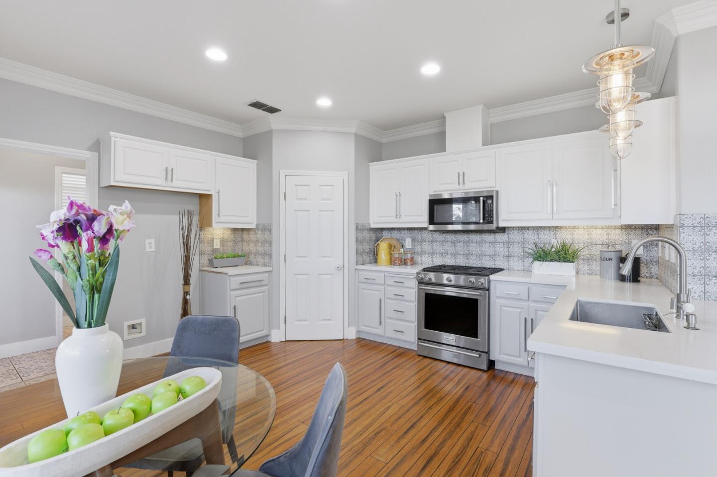 Detail Gallery Image 15 of 43 For 609 Rockspray Cir, Pittsburg,  CA 94565 - 4 Beds | 2/1 Baths