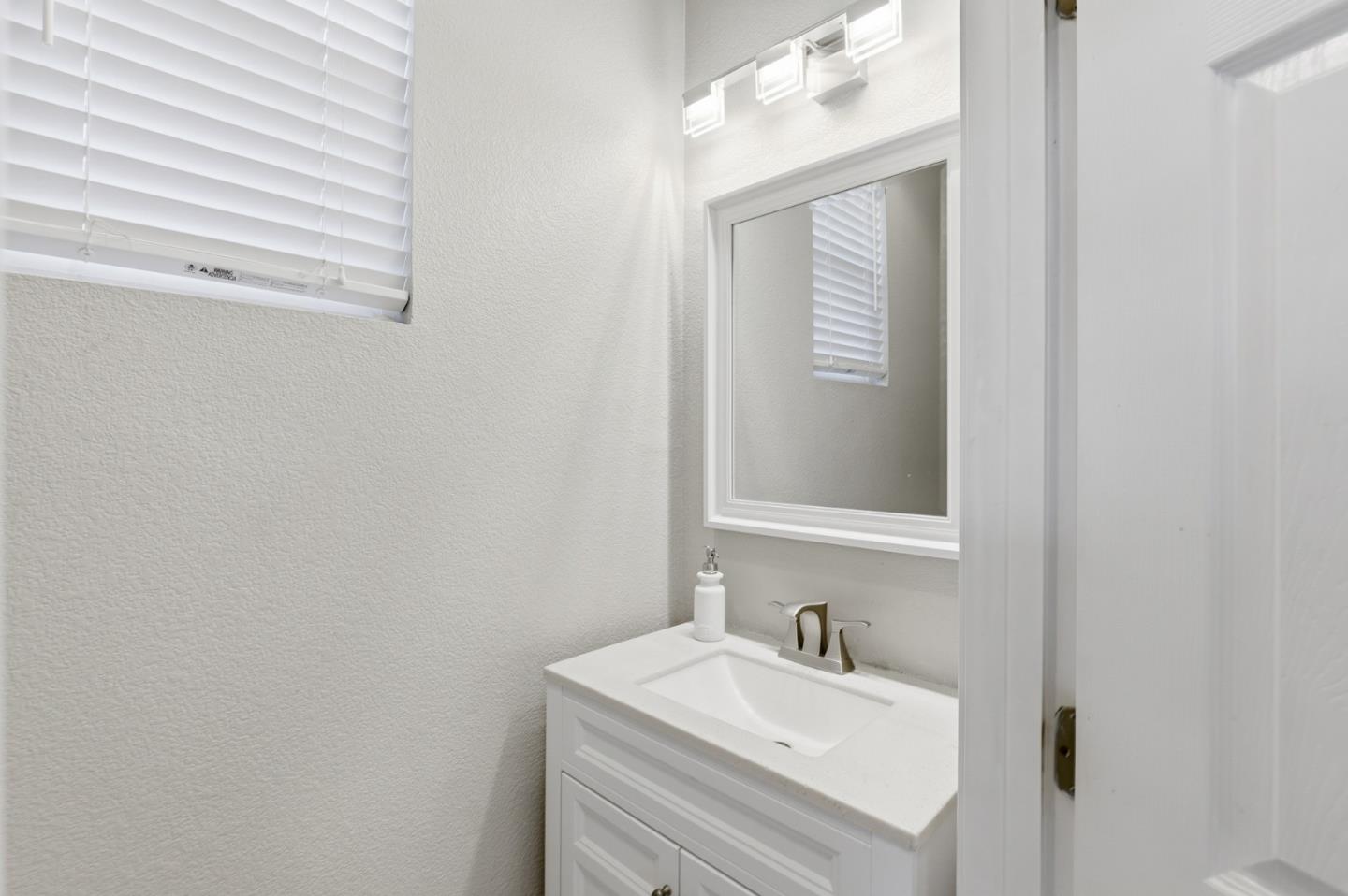 Detail Gallery Image 21 of 43 For 609 Rockspray Cir, Pittsburg,  CA 94565 - 4 Beds | 2/1 Baths