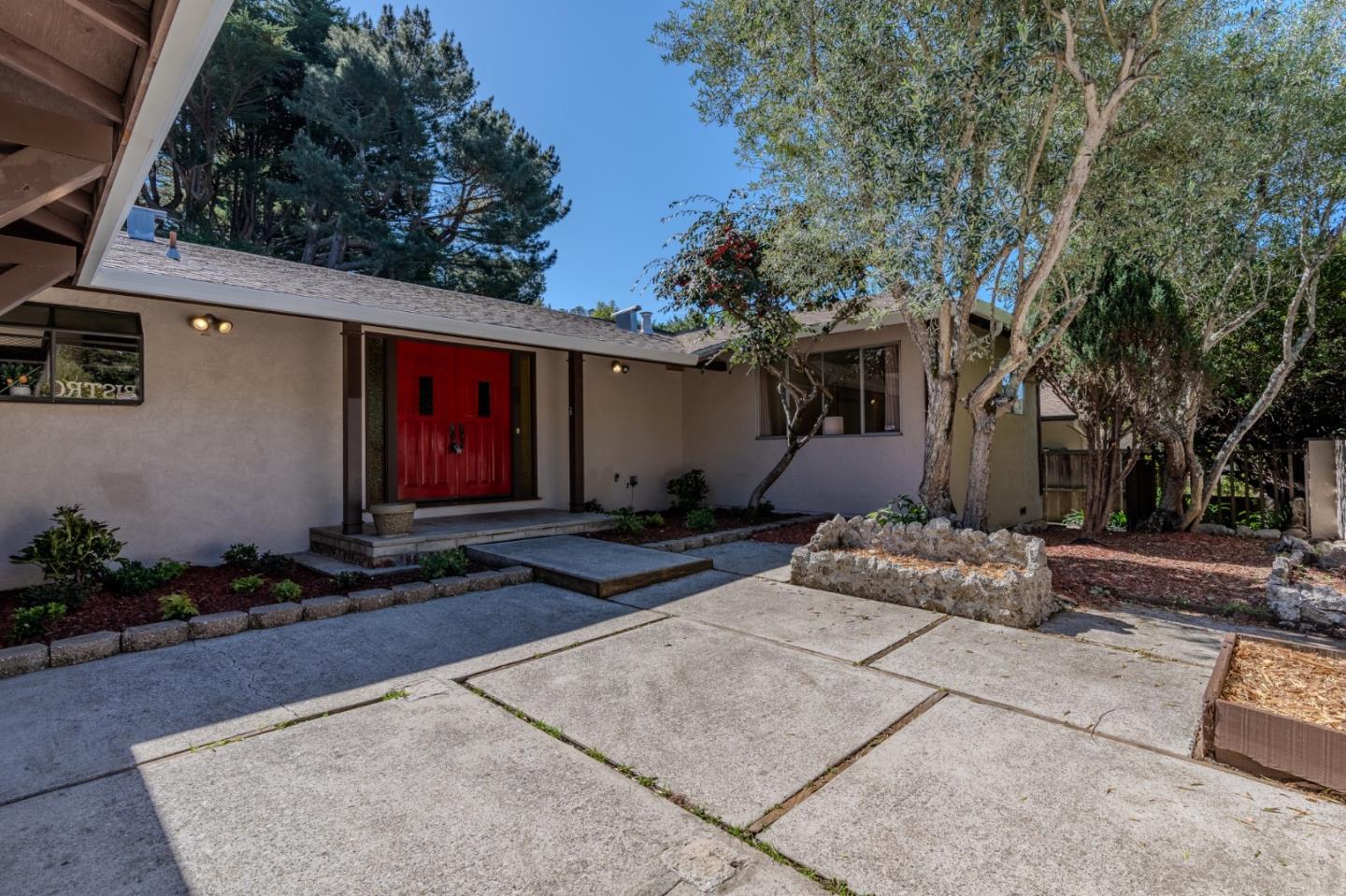 Detail Gallery Image 2 of 43 For 800 Oddstad Blvd, Pacifica,  CA 94044 - 3 Beds | 2/1 Baths