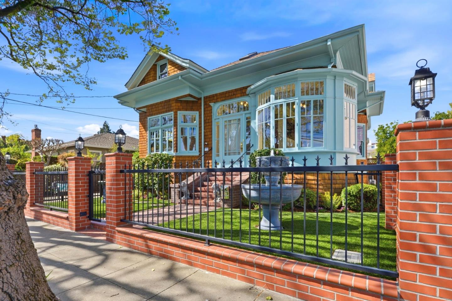 Detail Gallery Image 2 of 58 For 809 E 5th Ave, San Mateo,  CA 94402 - 3 Beds | 4 Baths