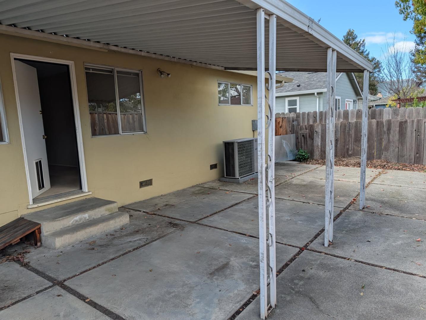 Detail Gallery Image 10 of 10 For 139 Alexander Ave, Redwood City,  CA 94061 - 2 Beds | 2 Baths