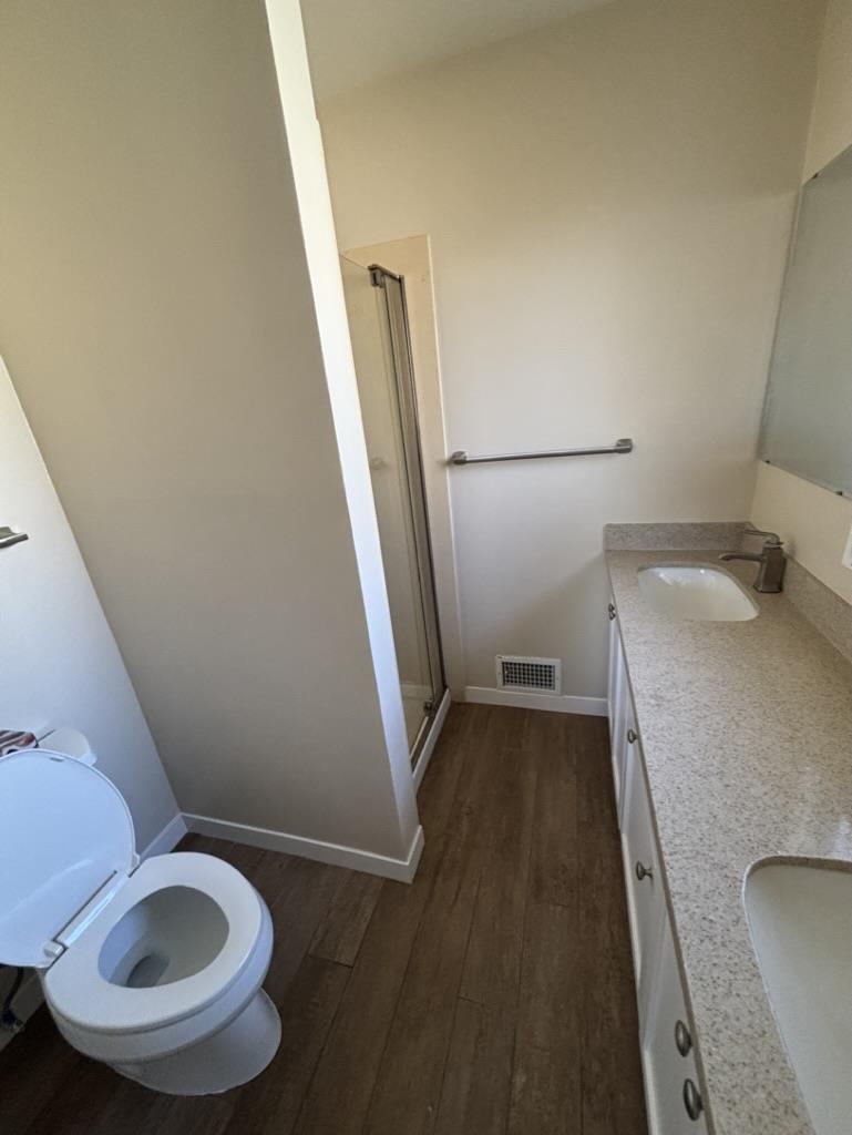 Detail Gallery Image 3 of 10 For 139 Alexander Ave, Redwood City,  CA 94061 - 2 Beds | 2 Baths