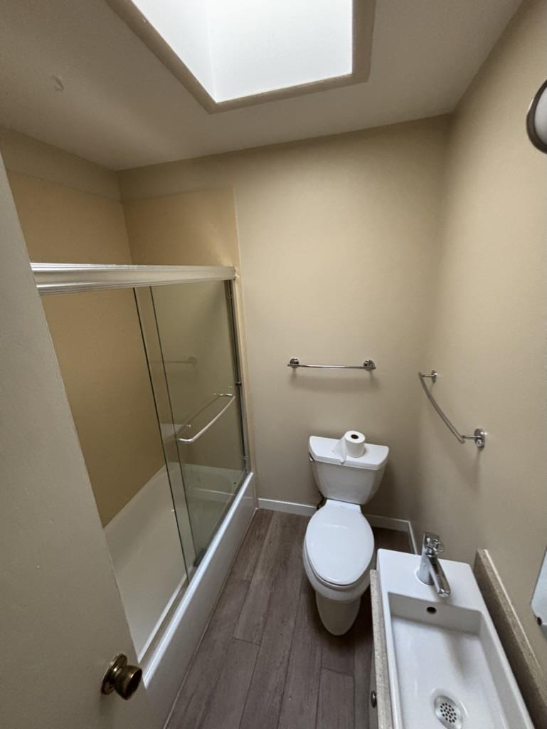 Detail Gallery Image 4 of 10 For 139 Alexander Ave, Redwood City,  CA 94061 - 2 Beds | 2 Baths