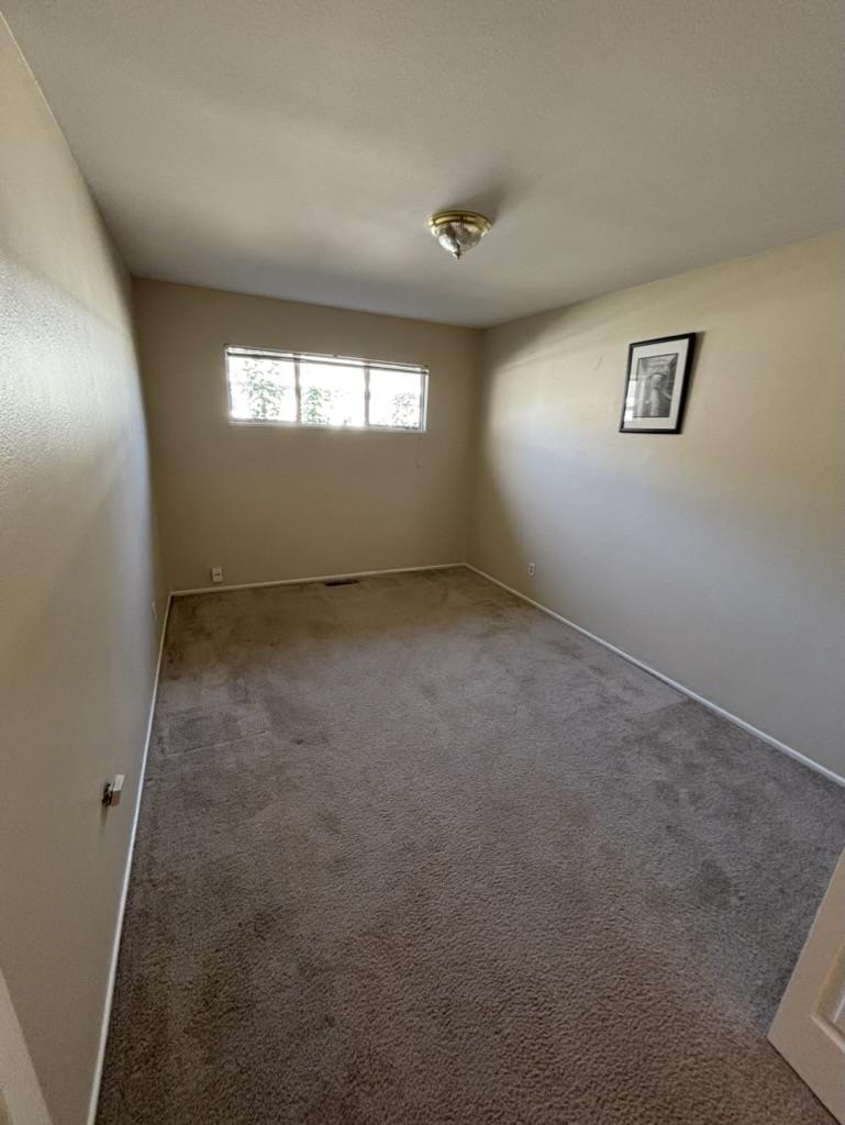 Detail Gallery Image 9 of 10 For 139 Alexander Ave, Redwood City,  CA 94061 - 2 Beds | 2 Baths