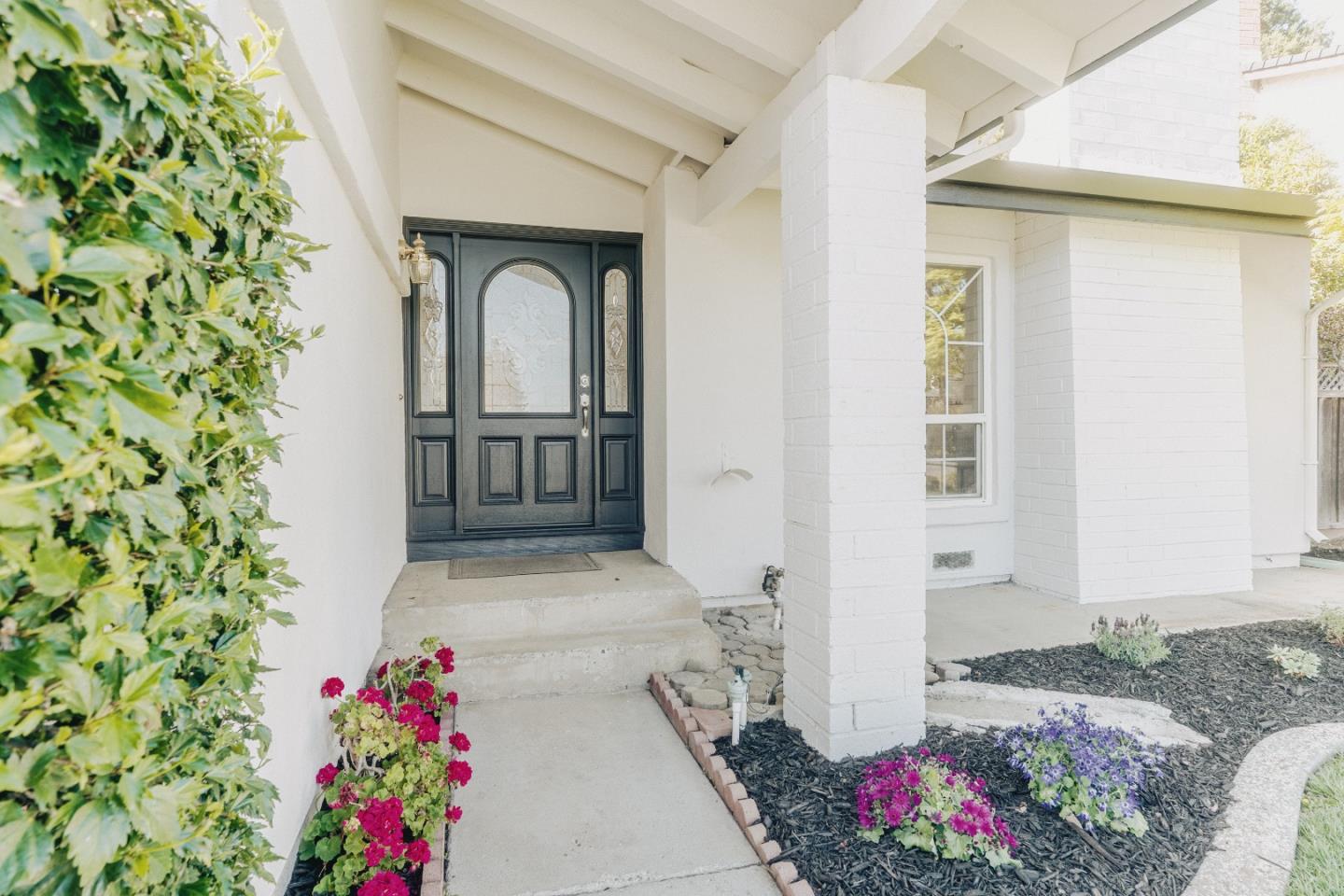 Detail Gallery Image 6 of 61 For 5506 Century Park Way, San Jose,  CA 95111 - 4 Beds | 2 Baths