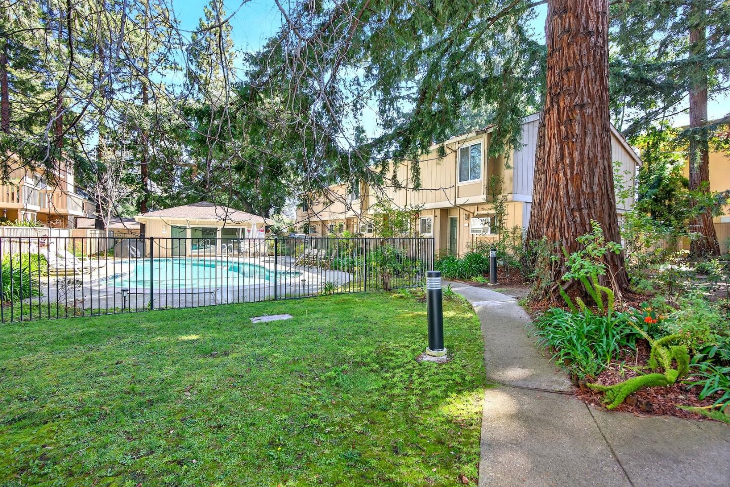 Detail Gallery Image 32 of 33 For 201 Flynn Ave #16,  Mountain View,  CA 94043 - 2 Beds | 2/1 Baths