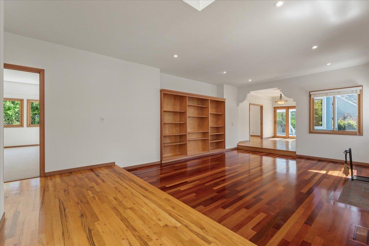 Detail Gallery Image 11 of 58 For 206 Ravenswood Ct, Santa Cruz,  CA 95060 - 3 Beds | 3 Baths