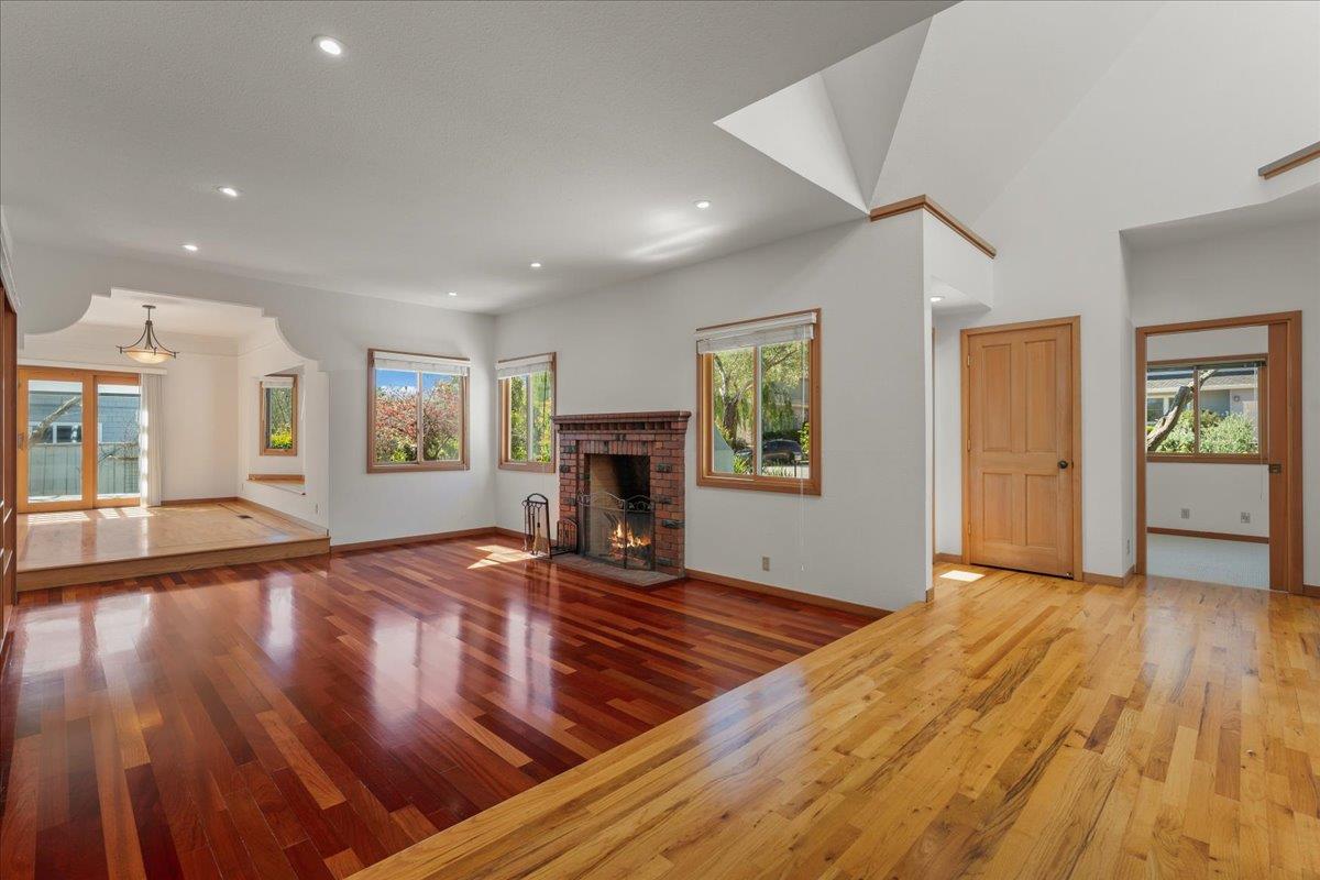 Detail Gallery Image 12 of 58 For 206 Ravenswood Ct, Santa Cruz,  CA 95060 - 3 Beds | 3 Baths