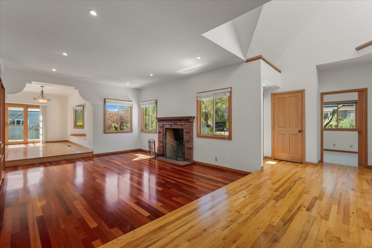 Detail Gallery Image 13 of 58 For 206 Ravenswood Ct, Santa Cruz,  CA 95060 - 3 Beds | 3 Baths