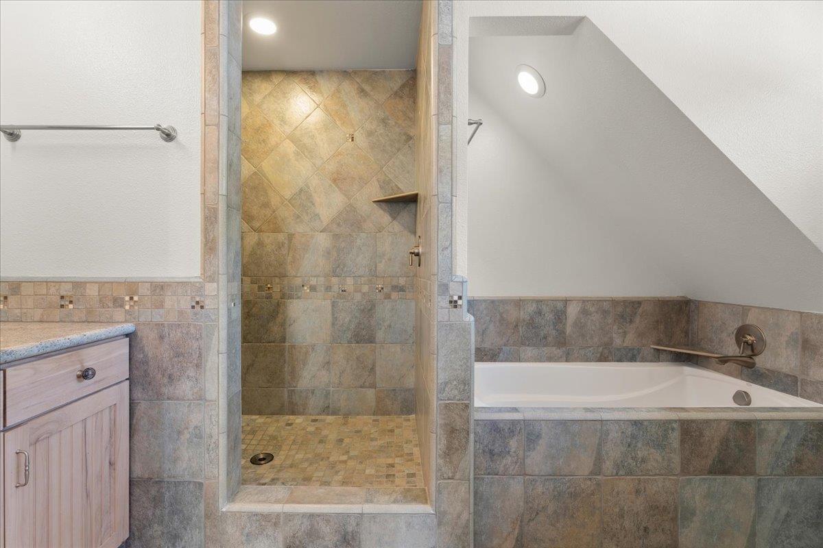 Detail Gallery Image 43 of 58 For 206 Ravenswood Ct, Santa Cruz,  CA 95060 - 3 Beds | 3 Baths