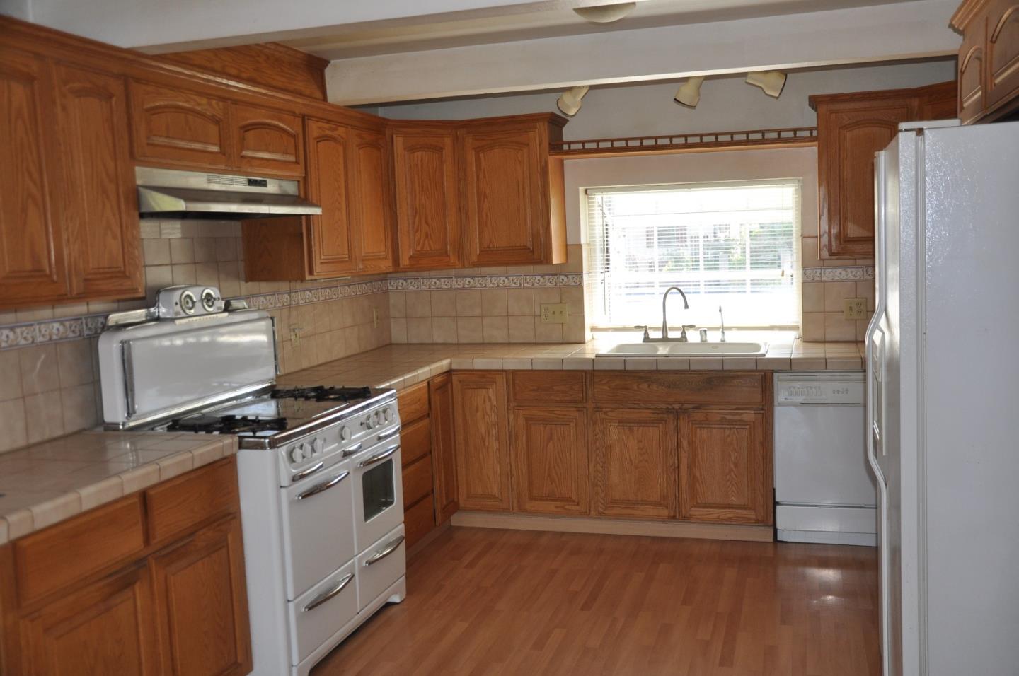 Detail Gallery Image 4 of 17 For 1795 Kammerer Ave, San Jose,  CA 95116 - 3 Beds | 1 Baths