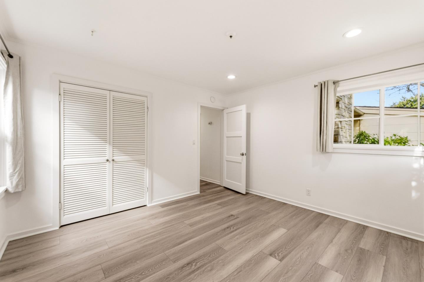 Detail Gallery Image 10 of 20 For 1132 Seaview Ave, Pacific Grove,  CA 93950 - 3 Beds | 2 Baths