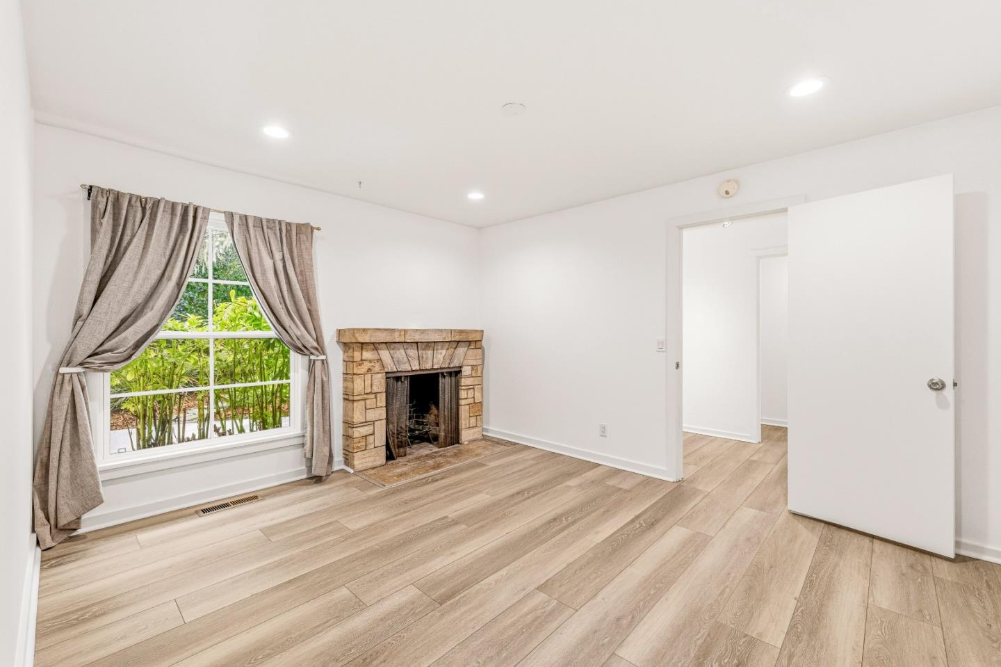 Detail Gallery Image 11 of 20 For 1132 Seaview Ave, Pacific Grove,  CA 93950 - 3 Beds | 2 Baths