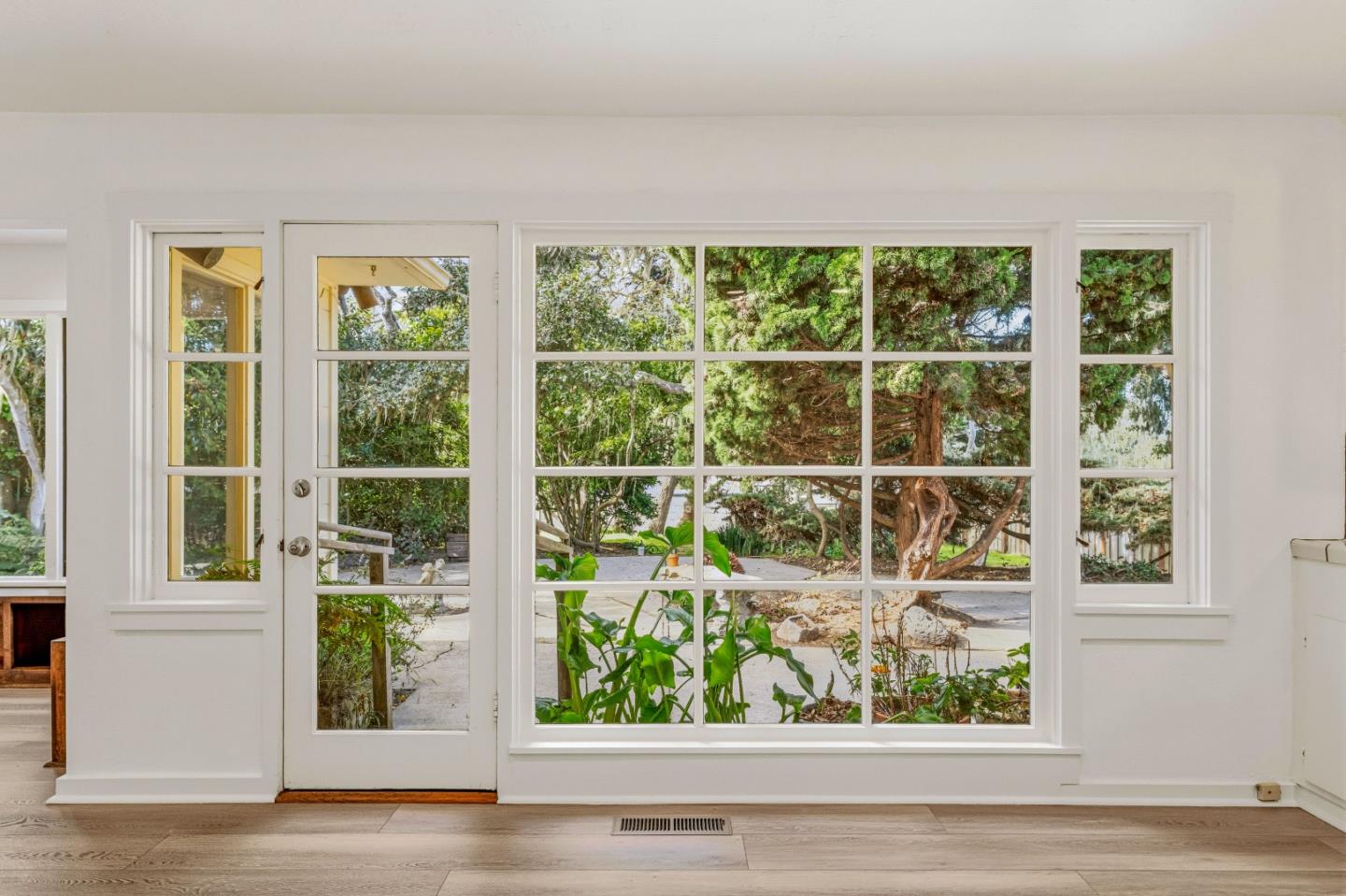 Detail Gallery Image 14 of 20 For 1132 Seaview Ave, Pacific Grove,  CA 93950 - 3 Beds | 2 Baths