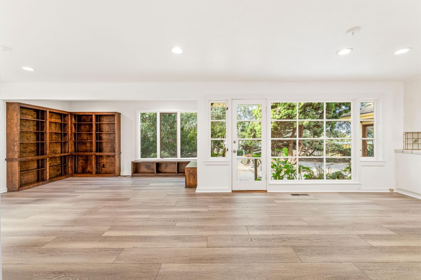 Detail Gallery Image 3 of 20 For 1132 Seaview Ave, Pacific Grove,  CA 93950 - 3 Beds | 2 Baths