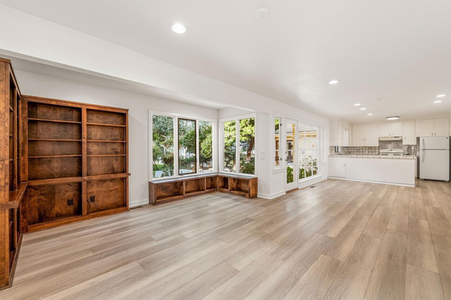 Detail Gallery Image 4 of 20 For 1132 Seaview Ave, Pacific Grove,  CA 93950 - 3 Beds | 2 Baths