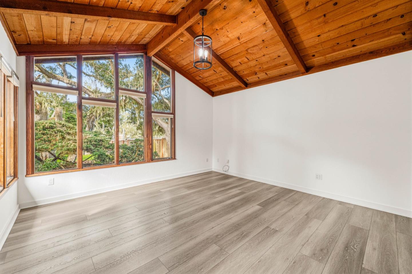 Detail Gallery Image 6 of 20 For 1132 Seaview Ave, Pacific Grove,  CA 93950 - 3 Beds | 2 Baths