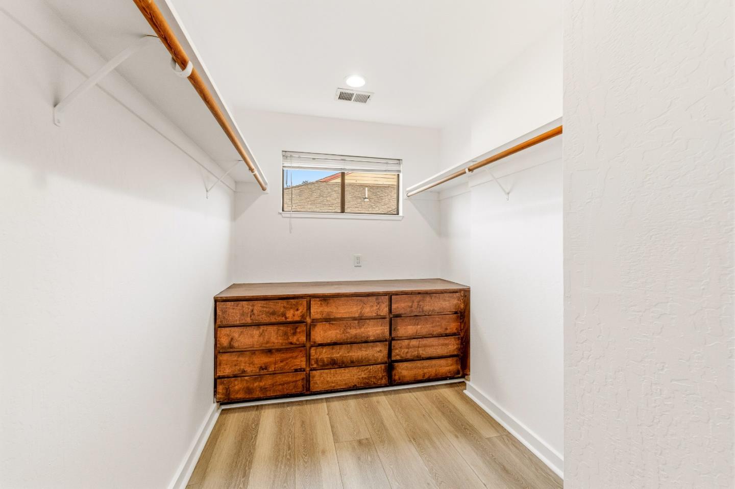 Detail Gallery Image 8 of 20 For 1132 Seaview Ave, Pacific Grove,  CA 93950 - 3 Beds | 2 Baths