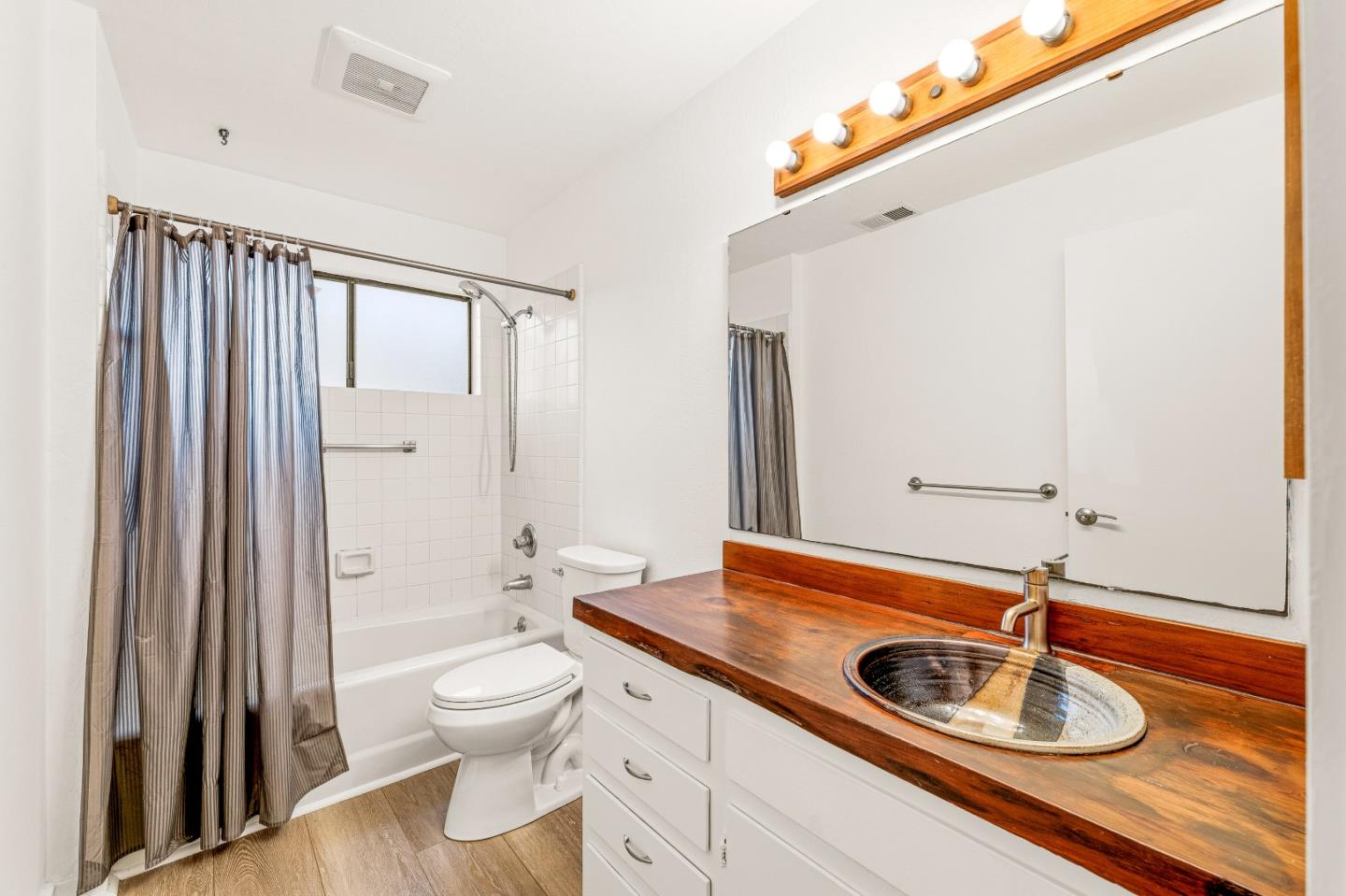 Detail Gallery Image 9 of 20 For 1132 Seaview Ave, Pacific Grove,  CA 93950 - 3 Beds | 2 Baths