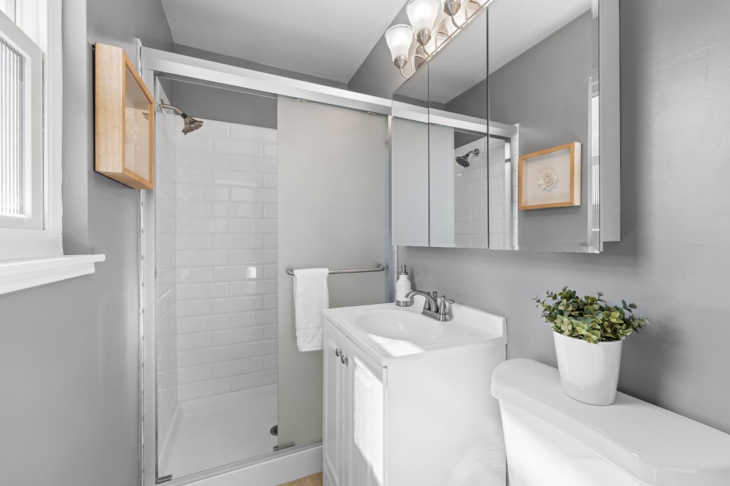 Detail Gallery Image 14 of 30 For 101 Elmwood Ct, San Bruno,  CA 94066 - 3 Beds | 3 Baths