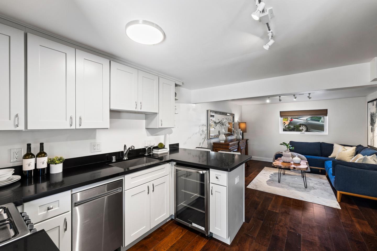 Detail Gallery Image 22 of 30 For 101 Elmwood Ct, San Bruno,  CA 94066 - 3 Beds | 3 Baths