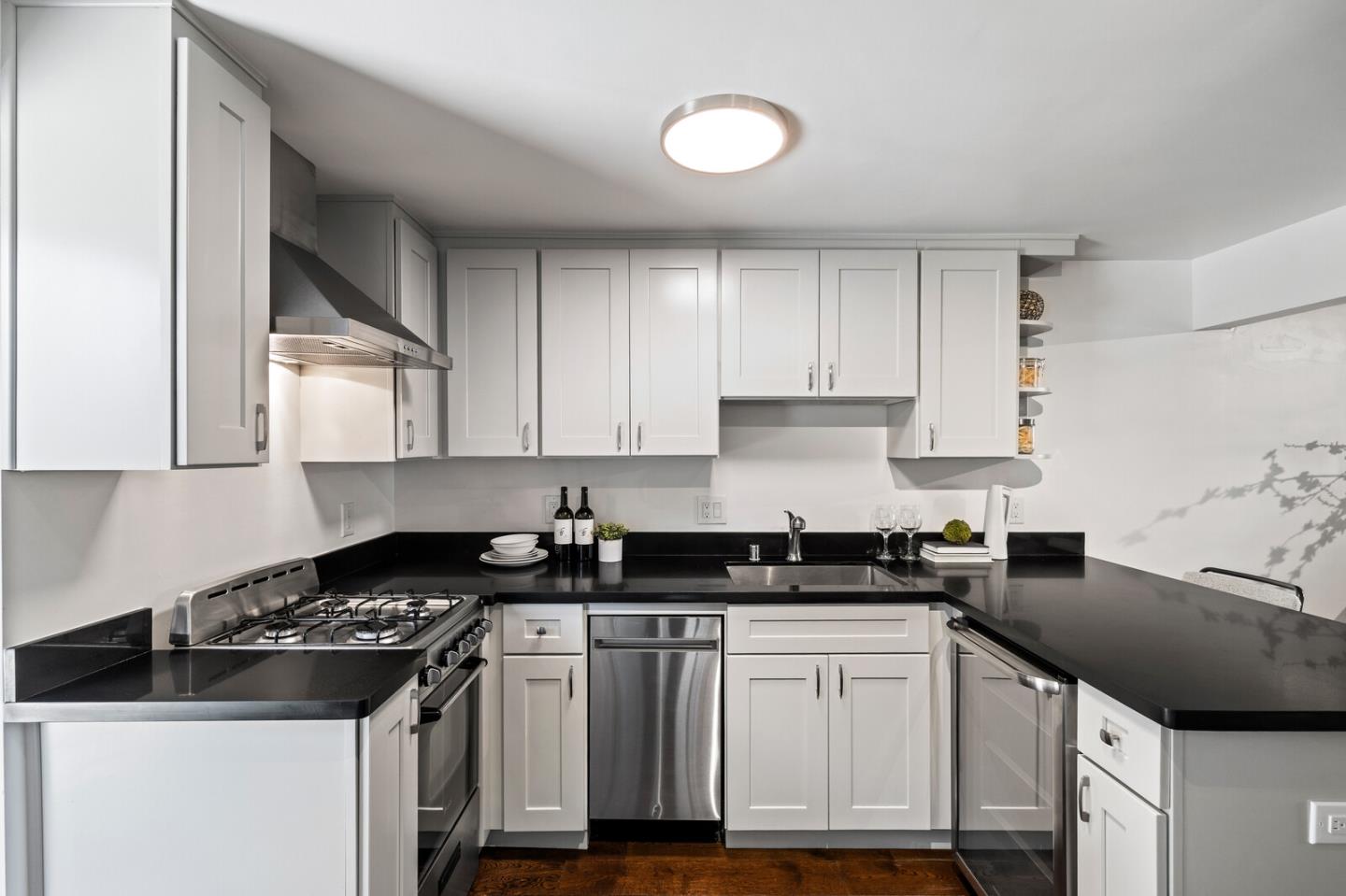 Detail Gallery Image 24 of 30 For 101 Elmwood Ct, San Bruno,  CA 94066 - 3 Beds | 3 Baths